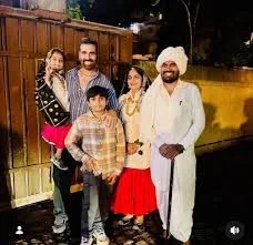Haryana News : अक्षय का जबरा फैन हरियाणवी परिवार, स्कॉर्पियों को रंगवाकर मुंबई पहुंच गए, अक्षय से मिलकर ही लौटे, साइकिल गिफ्ट करके आए, पढ़ें पूरी खबर , Pehla Panna