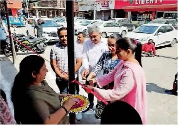 Panipat Live Updates: आज की ताजा खबरें और बड़ी घटनाएं; निगम के खिलाफ गोल्डन फैक्ट्री के मालिक कोर्ट पहुंचे, देवी मंदिर में आरती करते हुए प्राण त्यागे, पालिका बाजार में खुला साझा बाजार, Pehla Panna