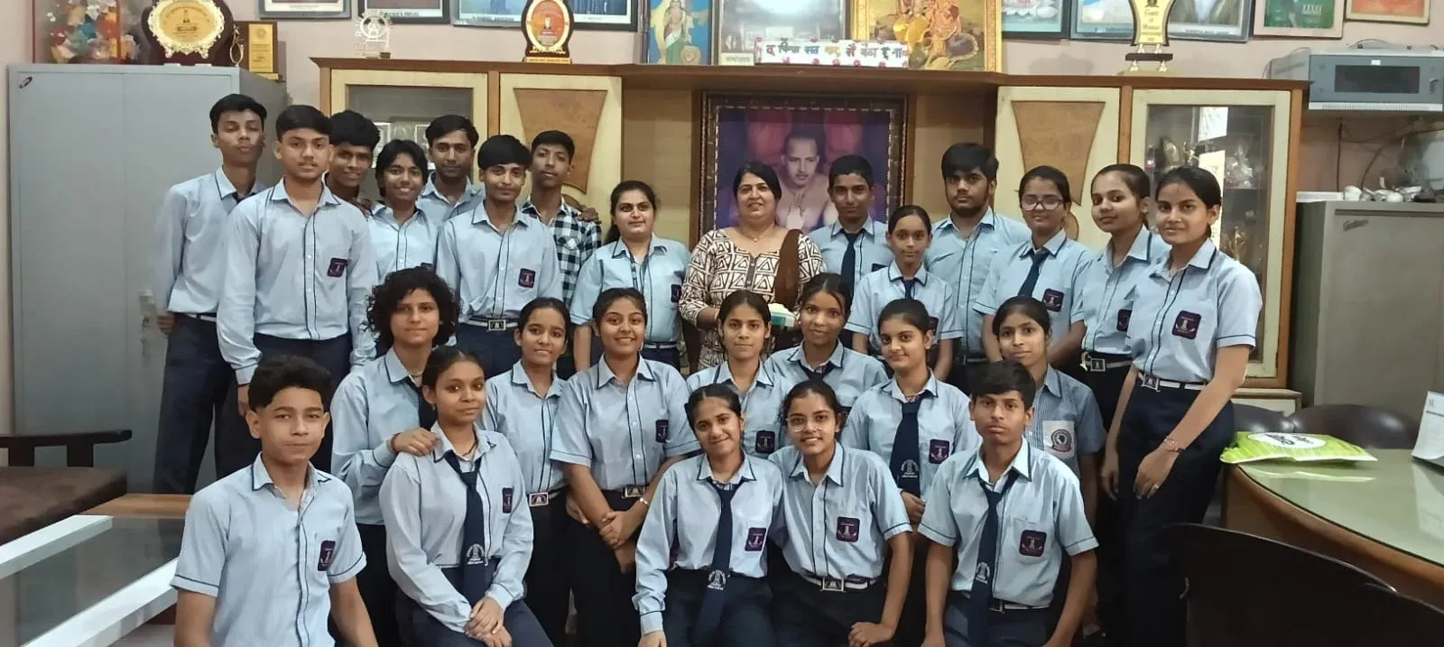 Jinwani Vidya Bharti Sr. Sec. School : आयुष टॉपर, रितिका दूसरे स्थान पर, PehlaPanna पर पढ़ें रिपोर्ट, Pehla Panna