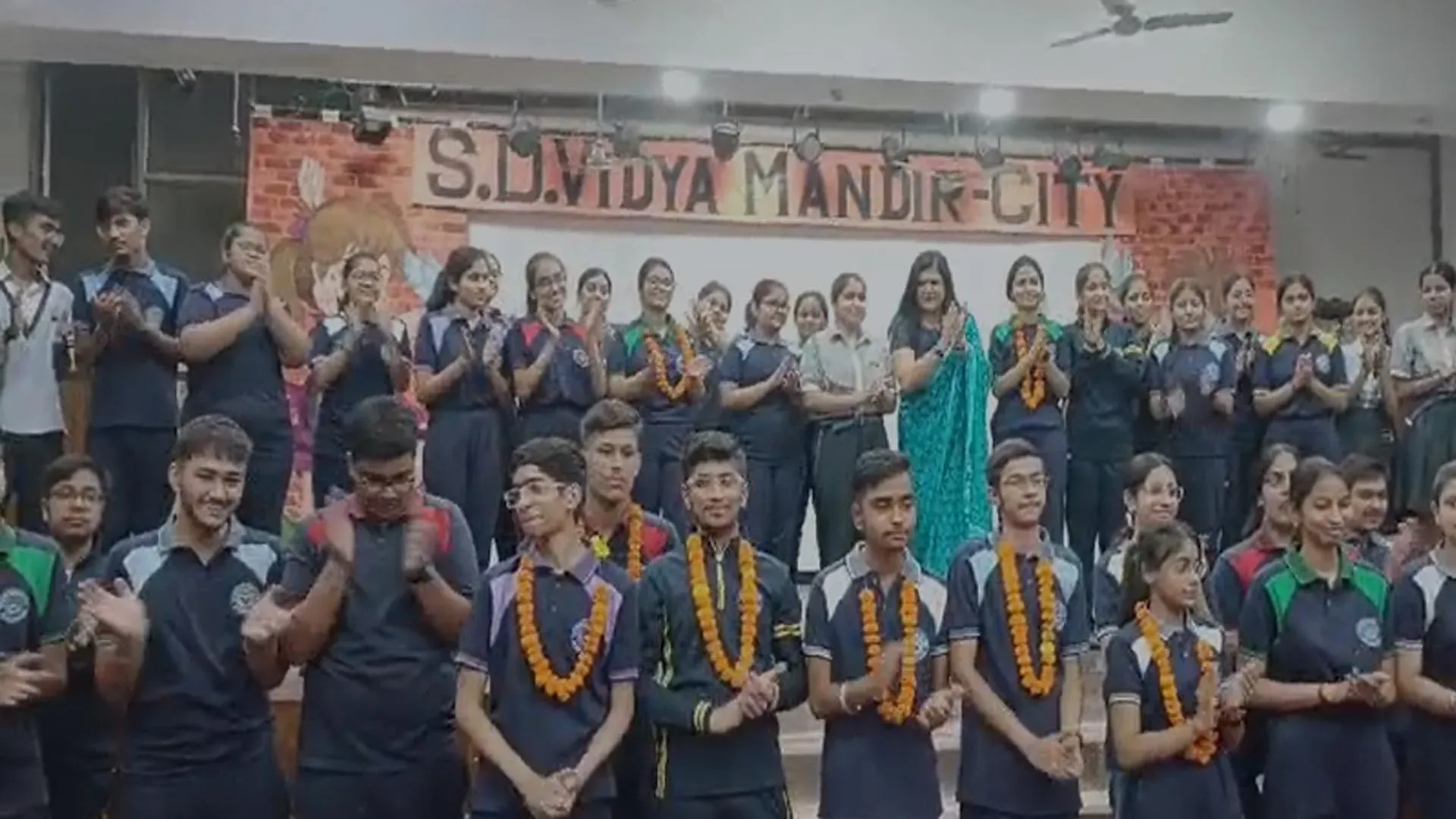 CBSE RESULT and Panipat School Education News : SDVM CITY में बच्‍चों के 100 में 100 नंबर, अनमोल दुआ, अक्षिता और सन्‍नी टॉपर, PehlaPanna पर खबर और फोटो देखें, Pehla Panna